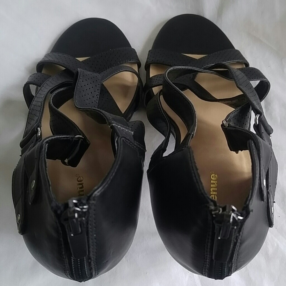 Shoes - Picture 7 of 8